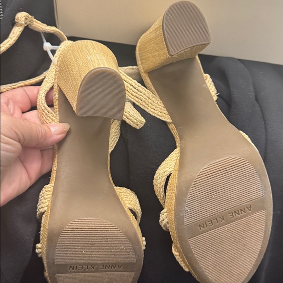 New -Anne Klein Women's Cream Espadrille Sandals - Picture 5 of 8